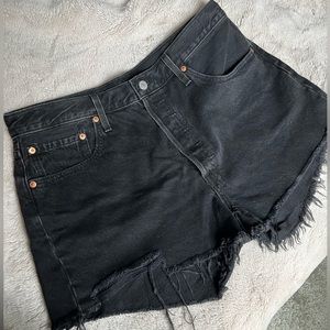 NEW Levi’s black cutoff shorts